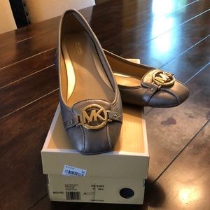 Michael Kors size 9.5 metallic flats